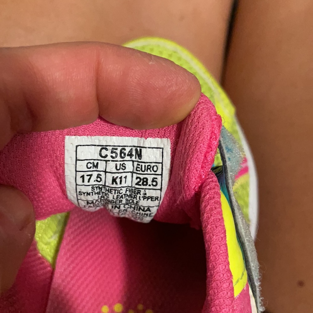 Kids shoes - size 11 - Picture 4 of 4